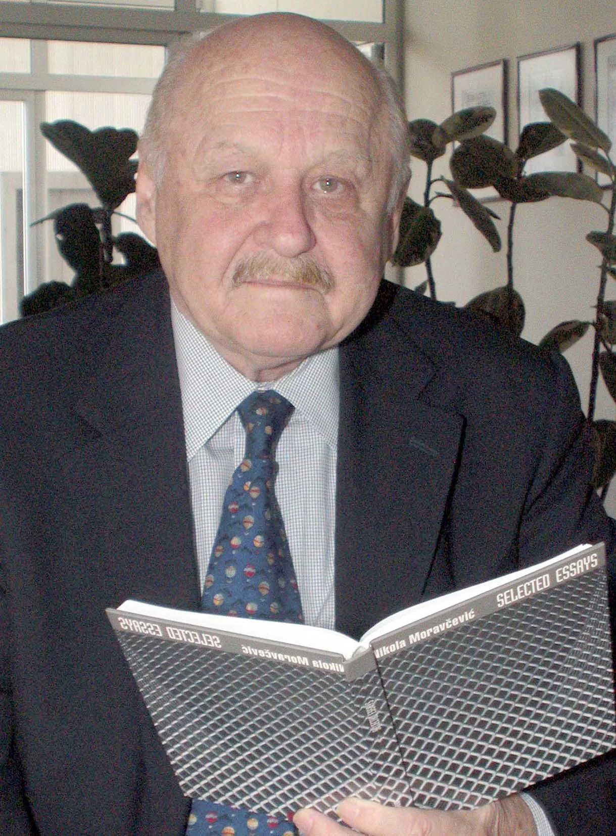 Nikola Moravčević – Esej