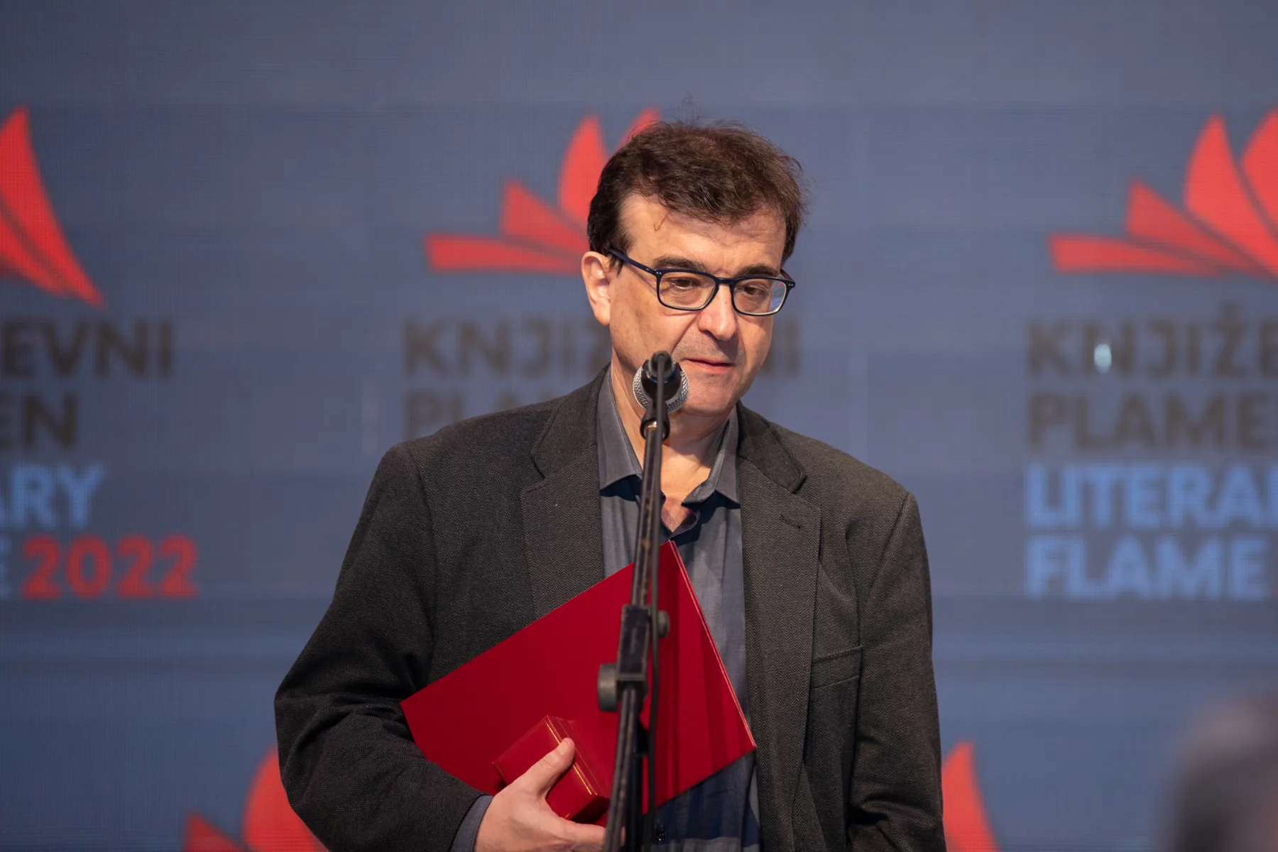Međunarodna nagrada „Književni plamen“ Havijeru Serkasu